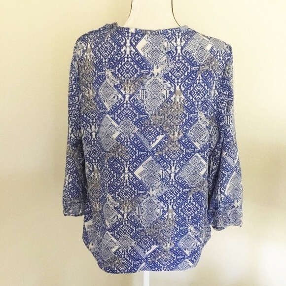 Piperlime Mosaic Print 3/4 Sleeve Blouse L Blue & White Top - Picture 5 of 9